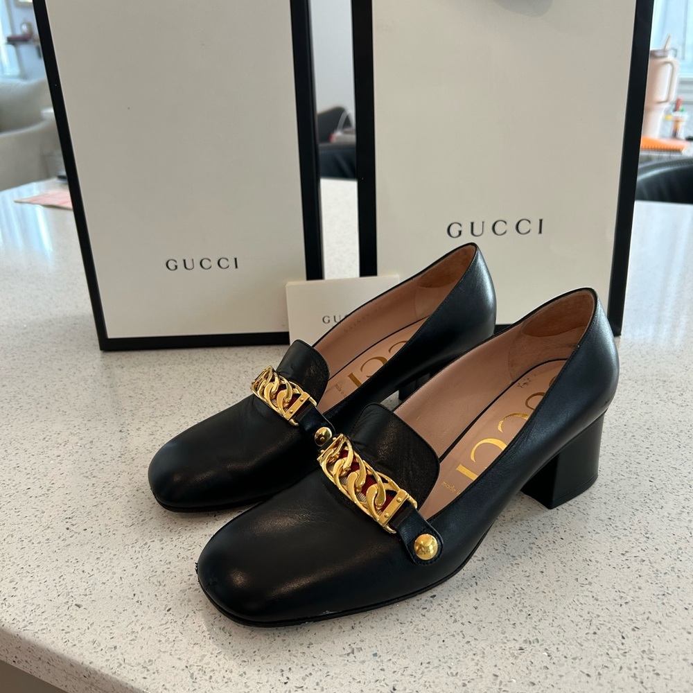 Gucci Black Pumps with Gold Accent